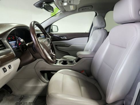 Used 2023 GMC Acadia SLT image 11