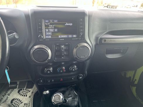 Used 2017 Jeep Wrangler Unlimited Sport w/ Quick Order Package 23S AWD/4WD image 13