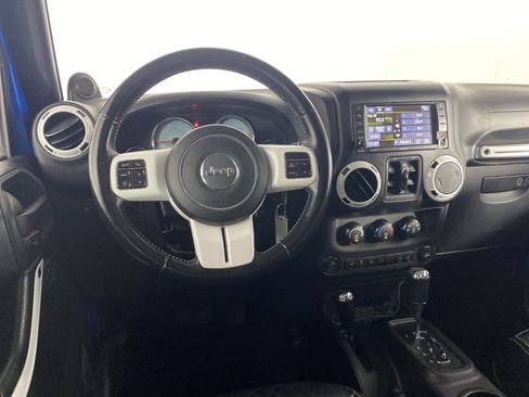 Used 2014 Jeep Wrangler Unlimited Sahara AWD/4WD image 33