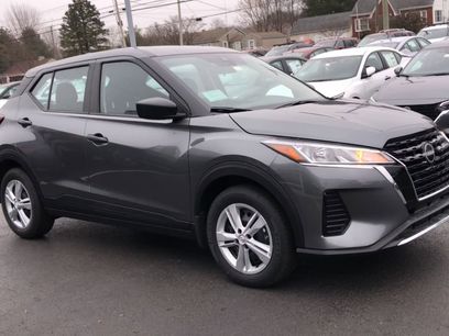 New 2025 Nissan Kicks Play S