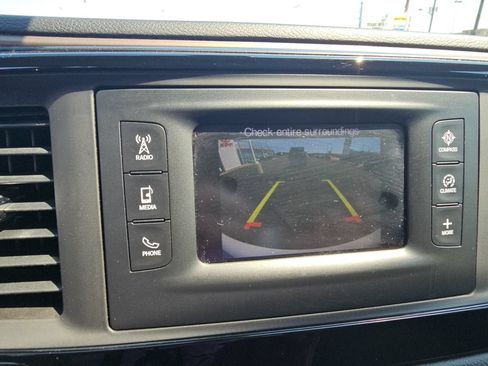 Used 2017 Chrysler Pacifica LX FWD image 17