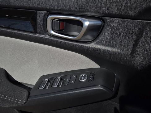 Used 2025 Honda Civic Sport image 17