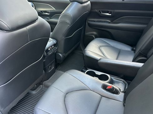 Used 2024 Toyota Grand Highlander AWD Hybrid image 26