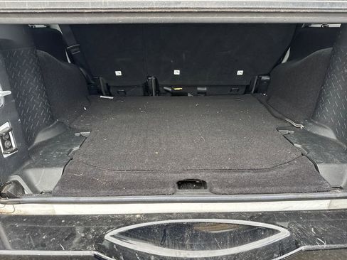 Used 2018 Jeep Wrangler Unlimited Sahara image 27