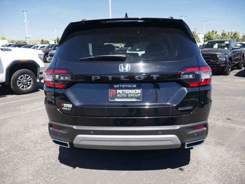 Used 2025 Honda Pilot Touring image 21