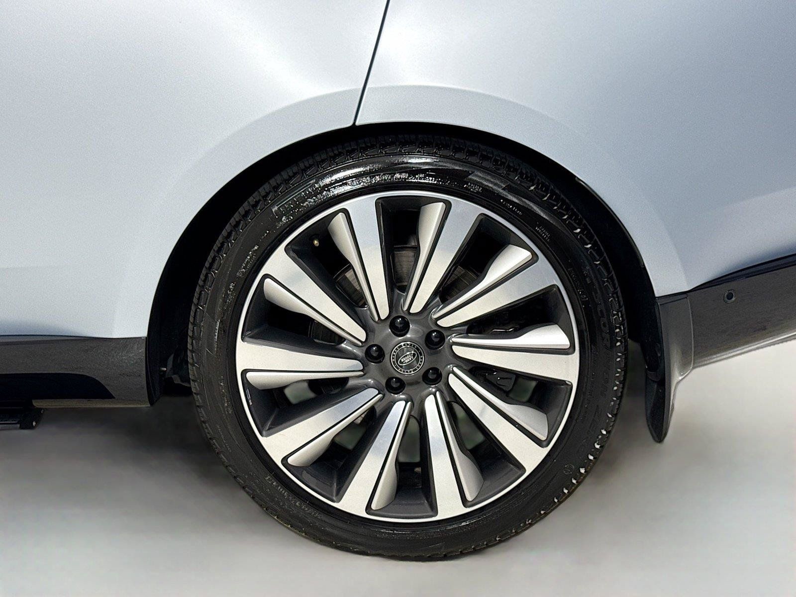 Used 2023 Land Rover Range Rover SV AWD/4WD image 40