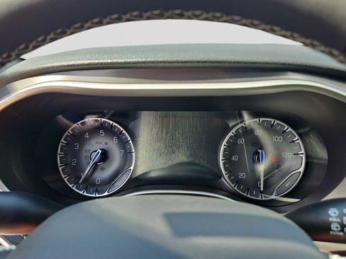 New 2025 Chrysler Pacifica Select image 25