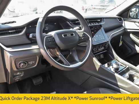 New 2025 Jeep Grand Cherokee Altitude image 4