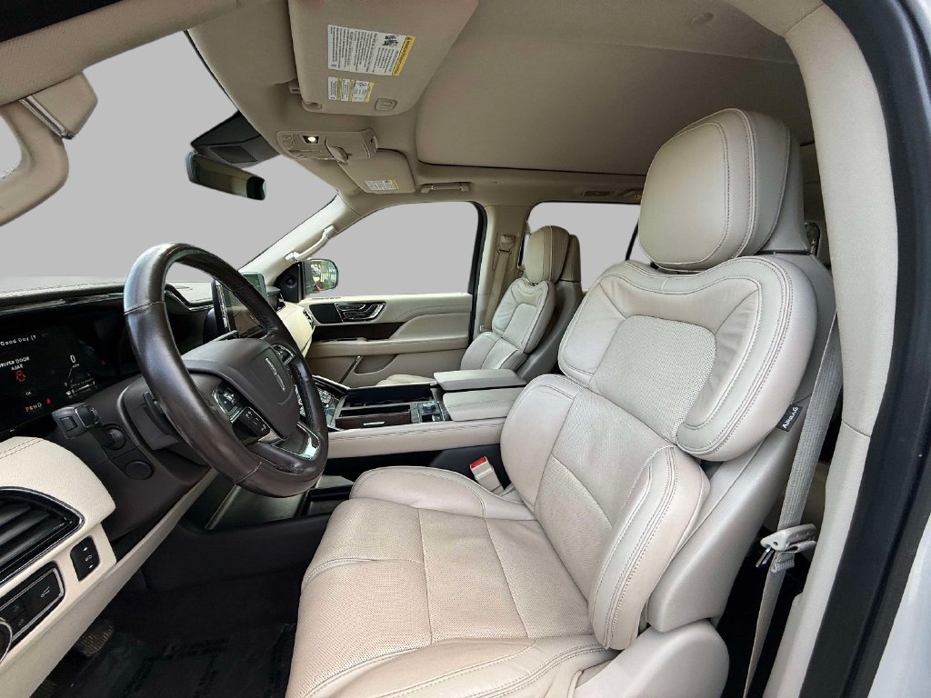 Used 2019 Lincoln Navigator Reserve w/ Cargo Package AWD/4WD image 2