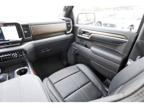 Used 2025 Chevrolet Silverado 1500 High Country w/ High Country Premium Package image 9