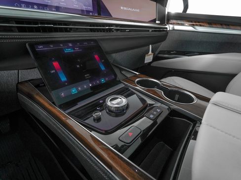 Used 2026 Cadillac Escalade Platinum Sport w/ LPO, ONYX Package image 26