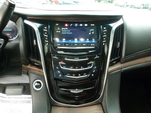 Used 2016 Cadillac Escalade Premium AWD/4WD image 33