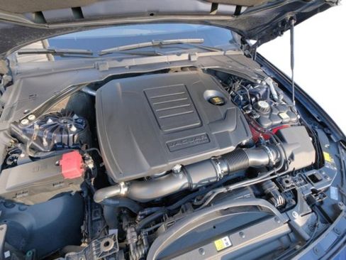 Used 2020 Jaguar XF Premium image 9