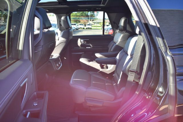 Used 2025 Ford Expedition Platinum w/ Stealth Performance Package AWD/4WD image 39
