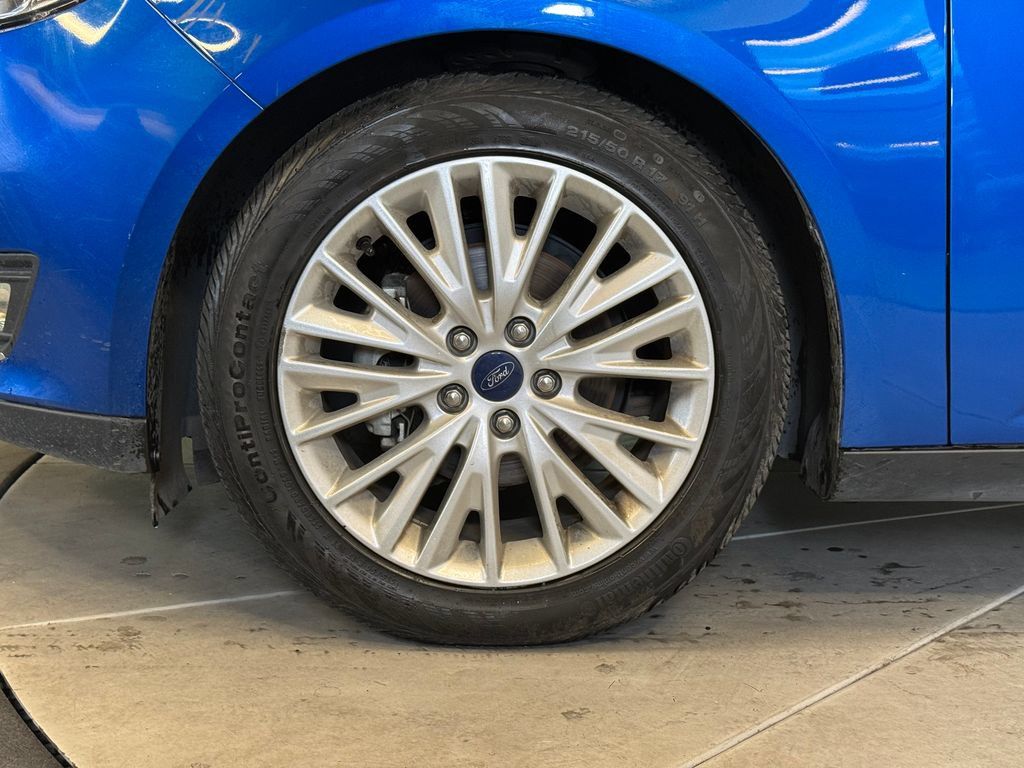Used 2018 Ford Focus Titanium w/ Titanium Technology Package FWD image 26
