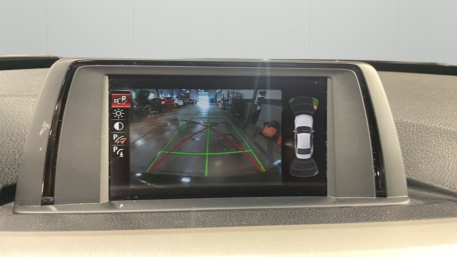 Used 2017 BMW 320i Sedan RWD image 16