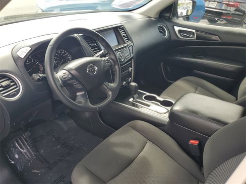 Used 2020 Nissan Pathfinder SV image 21