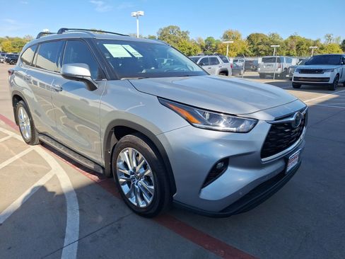 Used 2025 Toyota Highlander Limited image 8