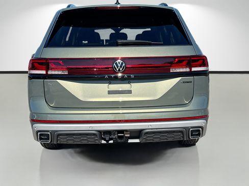 New 2026 Volkswagen Atlas Peak Edition image 4