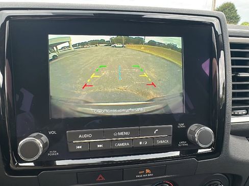 Used 2022 Nissan Frontier SV w/ Graphics Package image 23