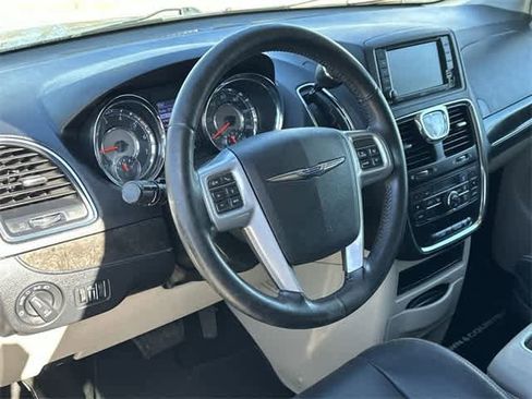 Used 2013 Chrysler Town & Country Touring image 18