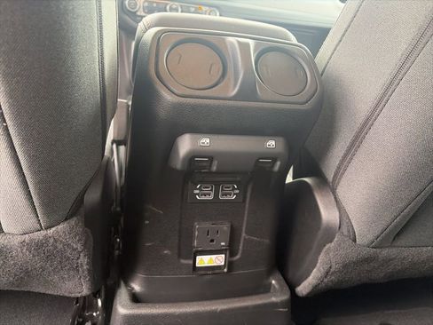 Used 2025 Jeep Wrangler Unlimited Sahara AWD/4WD image 23