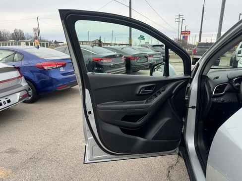 Used 2020 Chevrolet Trax LS image 13