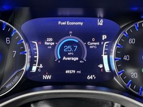 Used 2025 Chrysler Pacifica Select image 18