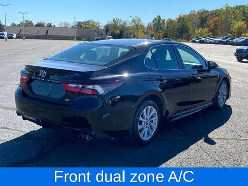 Used 2022 Toyota Camry SE image 3