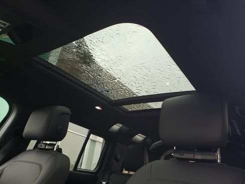 New 2026 Land Rover Defender 110 X-Dynamic SE image 21