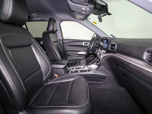 Used 2023 Ford Explorer XLT w/ Equipment Group 202A image 17