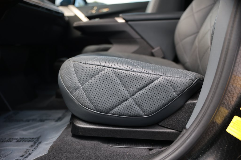 Used 2023 BMW iX M60 w/ Executive Package AWD/4WD image 20