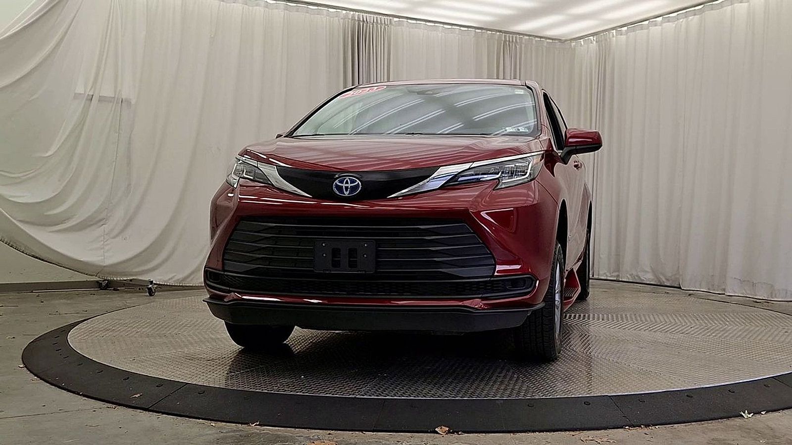 Used 2023 Toyota Sienna LE FWD image 6