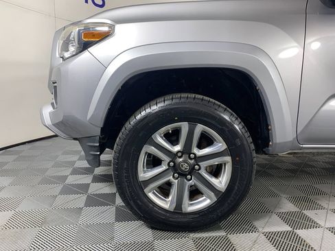 Used 2016 Toyota Tacoma Limited w/ Towing Package image 12
