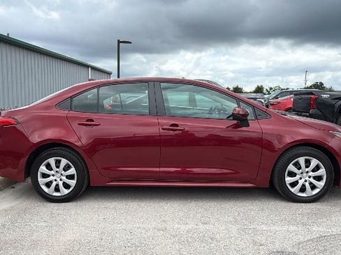 Used 2024 Toyota Corolla LE FWD image 4
