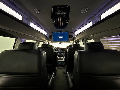 Used 2024 GMC Savana 2500 Extended w/ Driver Convenience Package RWD image 3