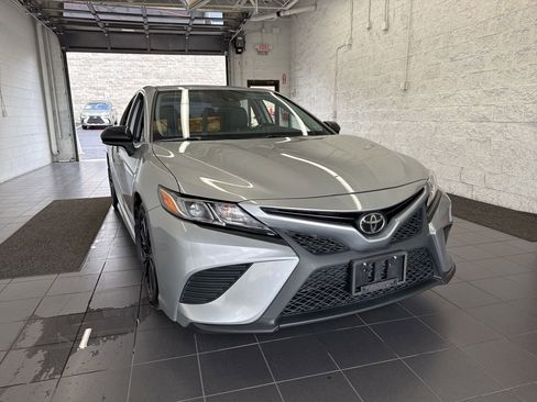 Used 2020 Toyota Camry SE AWD/4WD image 2