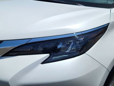 Used 2025 Toyota Sienna XLE w/ XLE Plus Package FWD image 29
