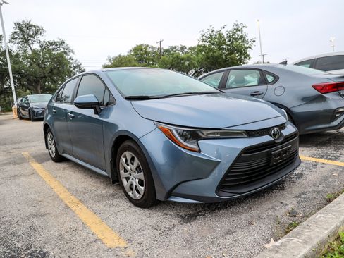 Used 2025 Toyota Corolla LE FWD image 6