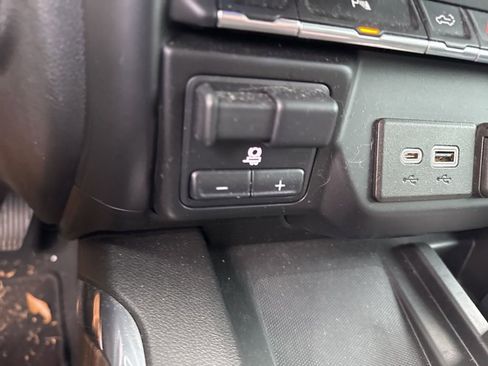 Used 2021 Chevrolet Silverado 1500 High Country image 8