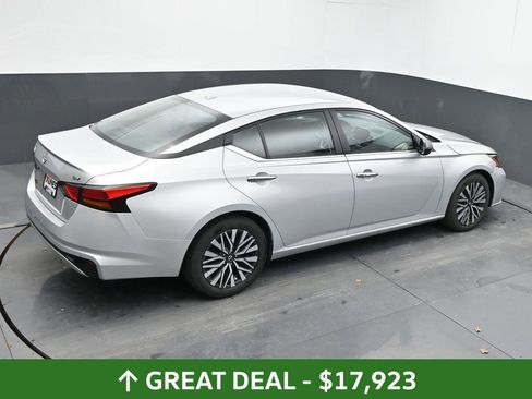 Used 2024 Nissan Altima 2.5 SV FWD image 36