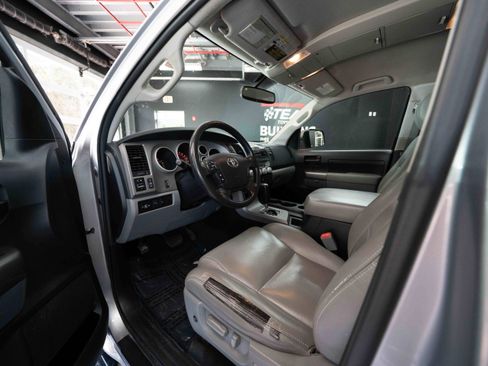 Used 2013 Toyota Tundra 4x4 Double Cab w/ TRD Off-Road Pkg image 8