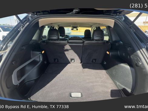 Used 2018 Jeep Cherokee Latitude Plus w/ Cold Weather Group AWD/4WD image 15