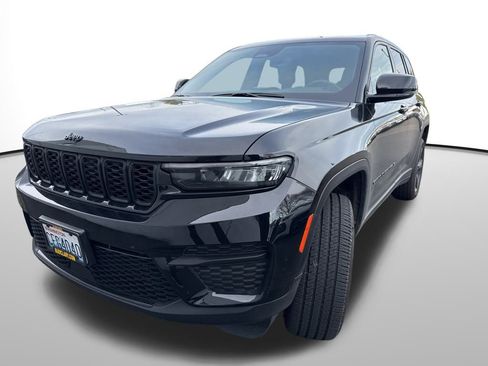 Used 2024 Jeep Grand Cherokee Altitude image 18