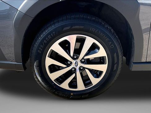Used 2023 Subaru Outback Premium AWD/4WD image 9