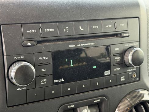 Used 2015 Jeep Wrangler Unlimited Sahara w/ Connectivity Group image 17