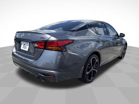 Used 2023 Nissan Altima 2.5 SR w/ SR Premium Package FWD image 6