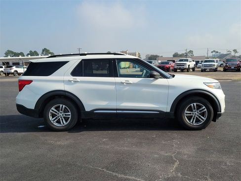 Used 2023 Ford Explorer XLT image 18