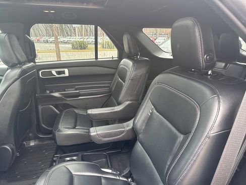 Used 2020 Ford Explorer XLT w/ Equipment Group 202A image 23