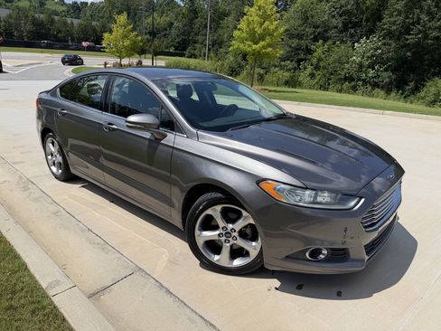 Used 2014 Ford Fusion SE w/ Equipment Group 201A FWD image 1